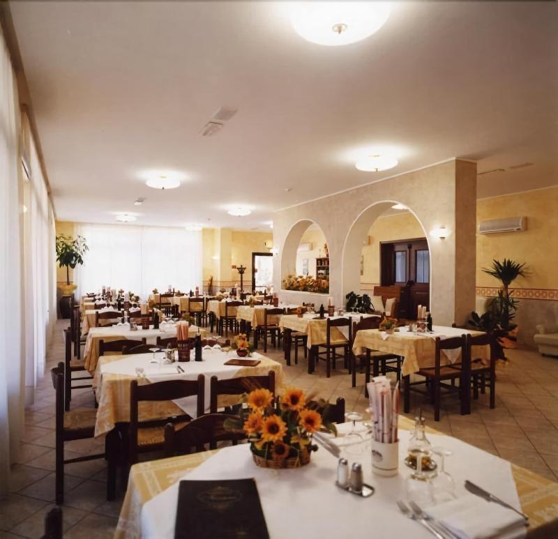 Hotel Tiziana Montepulciano Stazione Exteriör bild