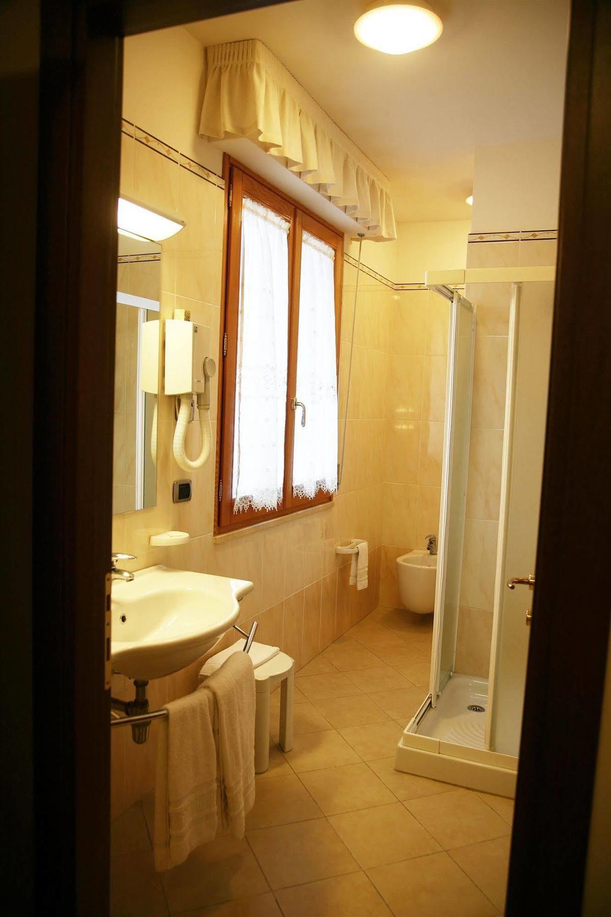 Hotel Tiziana Montepulciano Stazione Exteriör bild