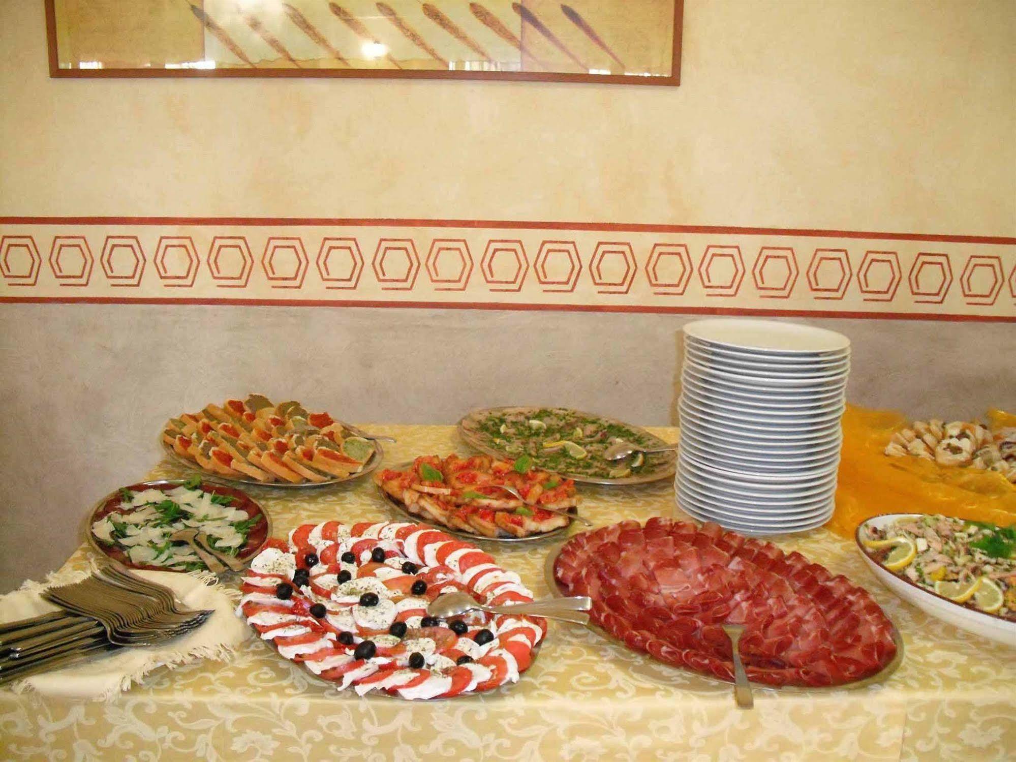 Hotel Tiziana Montepulciano Stazione Exteriör bild
