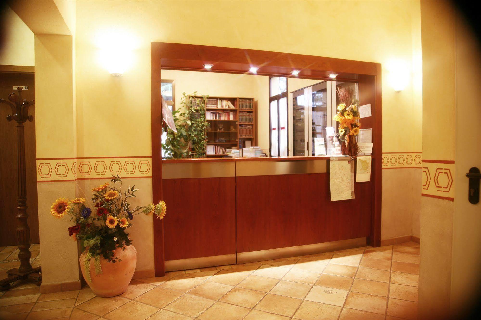 Hotel Tiziana Montepulciano Stazione Exteriör bild