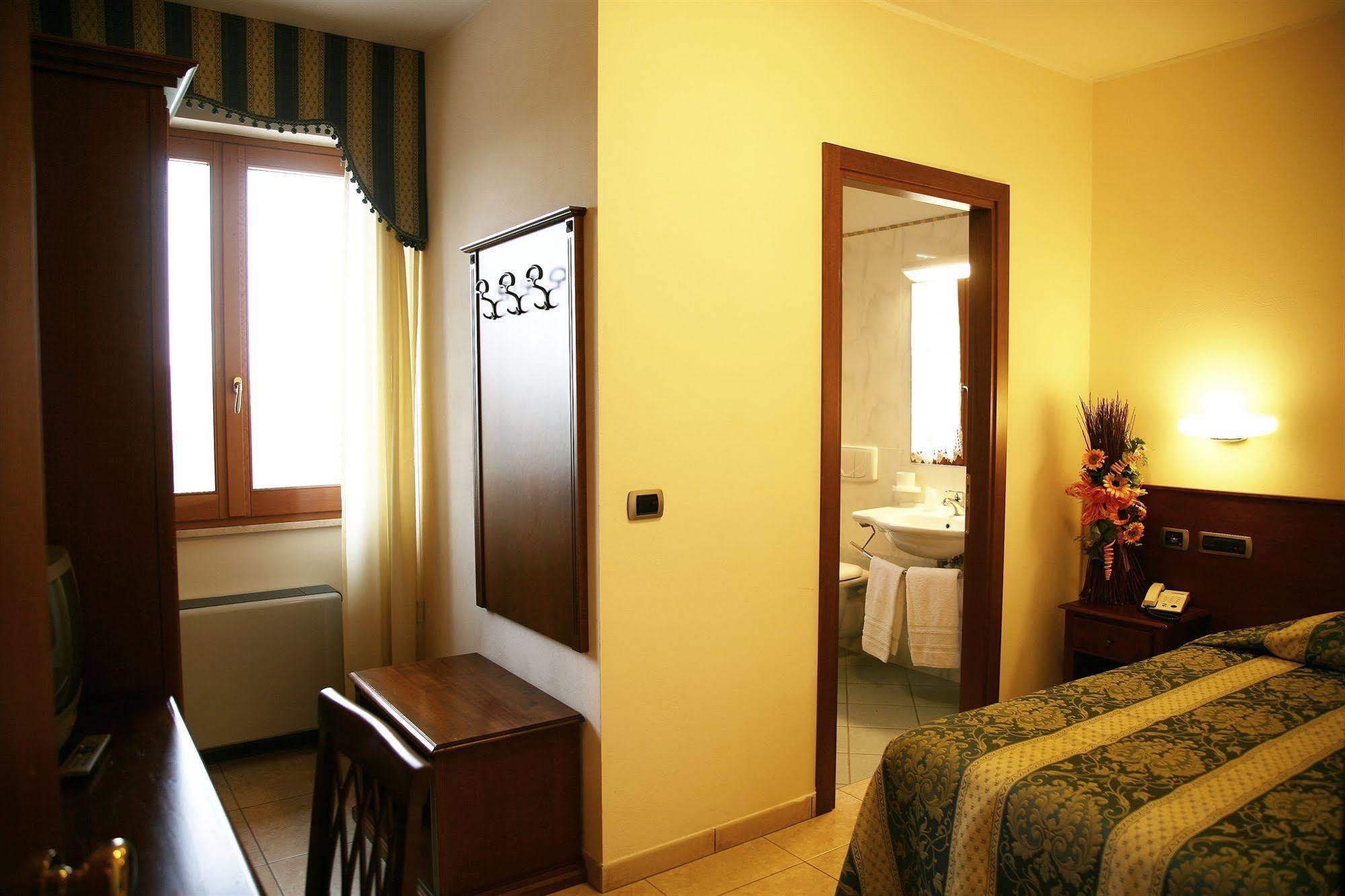 Hotel Tiziana Montepulciano Stazione Exteriör bild