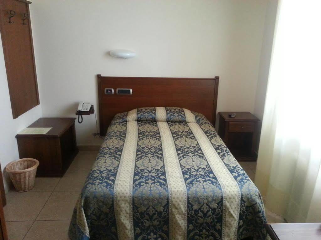 Hotel Tiziana Montepulciano Stazione Exteriör bild