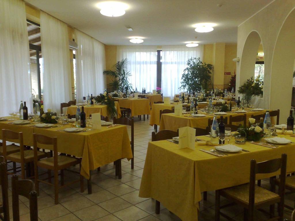 Hotel Tiziana Montepulciano Stazione Exteriör bild